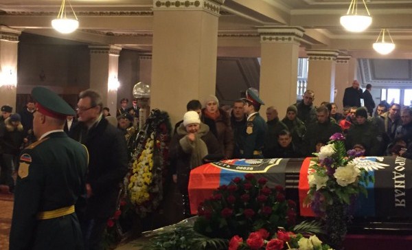 В "ДНР" царит хаос: главари нищей "республики" насильно отбирали деньги у рядовых боевиков на похороны Гиви - Минобороны