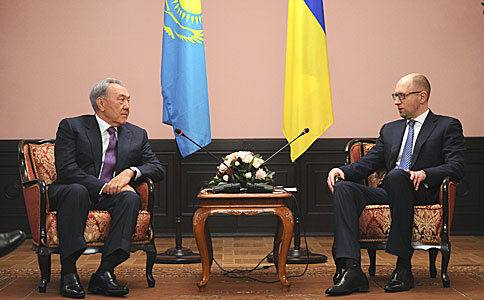 О чем говорили Яценюк и Назарбаев в Киеве?