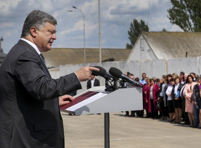 ​"Не дай Бог... кто-то этот праздник испортит", - Порошенко пригрозил чиновникам из-за скорого вступления в силу безвиза с ЕС