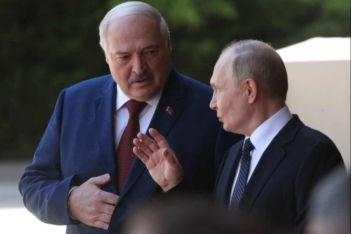 Минск перестал быть железобетонным тылом Москвы: Лукашенко начал дрейф на Запад