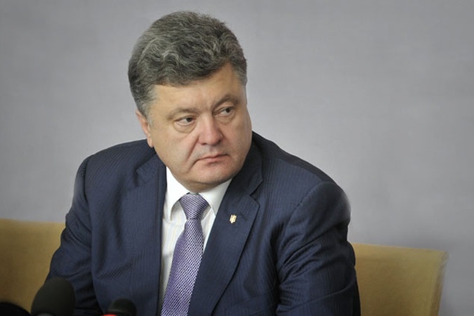 Порошенко пообещал украинским учителям построить "европейскую систему образования"