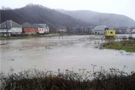 Непрекращающиеся ливни затопили более 100 домов на Закарпатье
