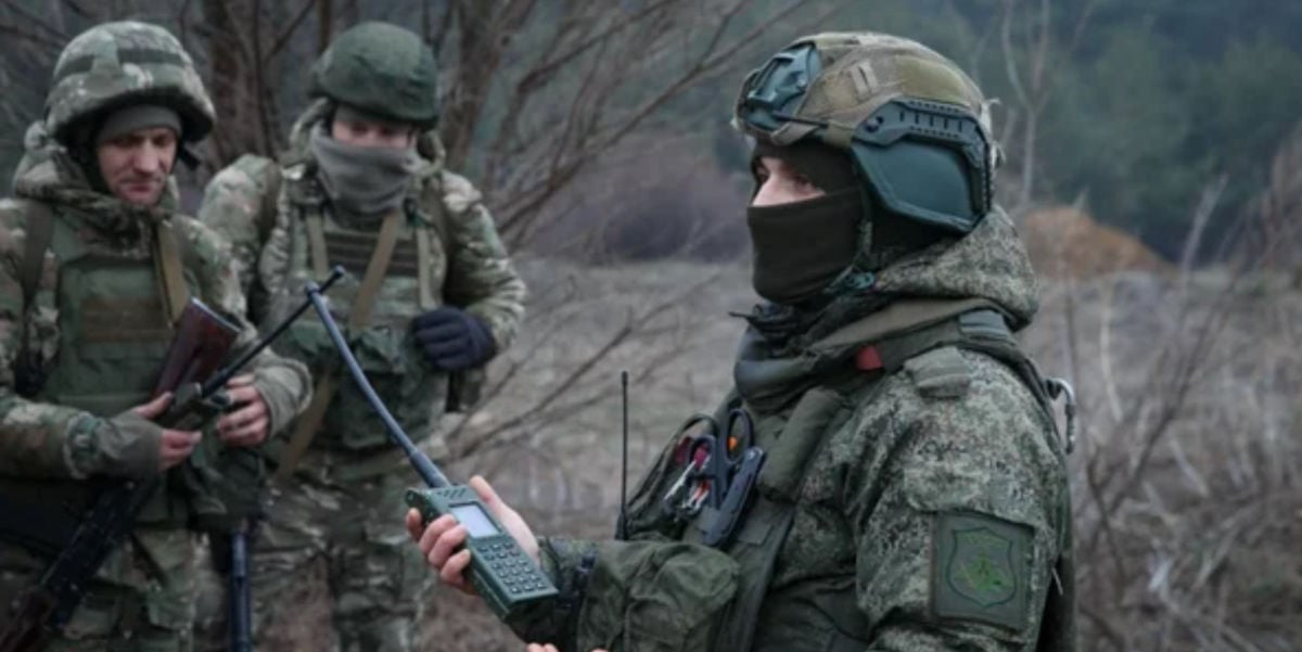 Оккупанты жалуются на катастрофический дефицит бензина на фронте: не хватает даже для военной техники