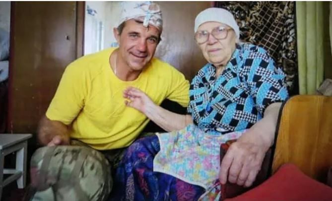 90-летняя патриотка из Иловайска прятала у себя и лечила раненых бойцов батальона "Донбасс", кадры
