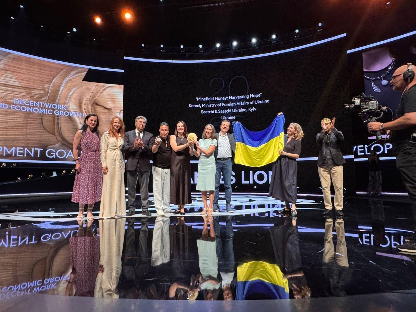 "Набувати нових смислів заради великої мети", – Сибіга повідомив, що на фестивалі Cannes Lions Україна вперше отримала одразу дві нагороди