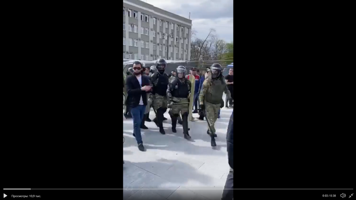 "Тревожный знак для Москвы", - во Владикавказе часть ОМОНа демонстративно отказалась разгонять протестующих, видео 