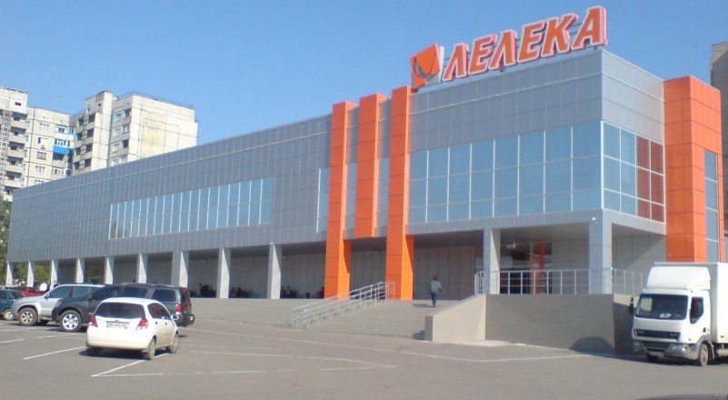 В ЛНР прошло торжественное открытие сети "новых" супермаркетов, отобранных у владельцев