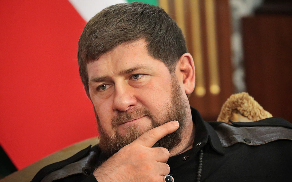 Кадыров примеряет роль президента РФ и грозит Украине: "Давно забрал бы, направил туда войска"