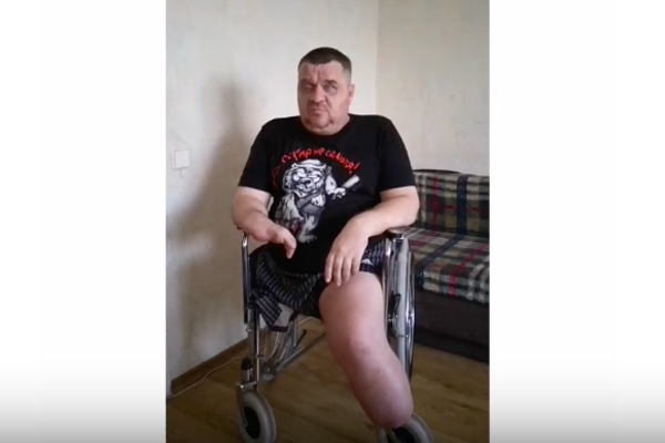 Покалеченный террорист "Кацап" проклинает оккупацию: "У меня денег даже на еду нет! За что я воевал?" - кадры