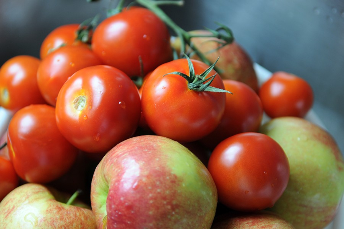 ​Россия нашла как ответить Азербайджану за Карабах - введен запрет на ввоз яблок и томатов