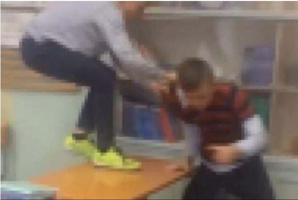 Били ногами и руками по голове, снимали на телефон: в российской школе шестиклассника затравили из-за украинского происхождения 