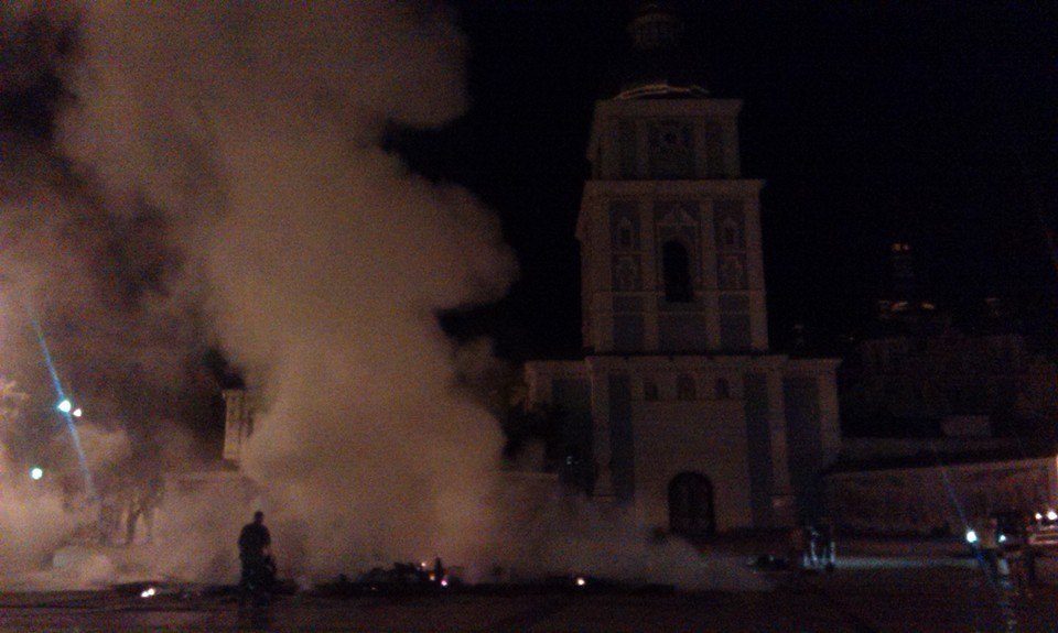 В Киеве сожгли две палатки Евромайдана
