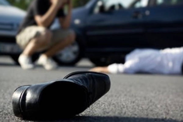 В Днепре на переходе был сбит человек - истекающего кровью парня увезла скорая