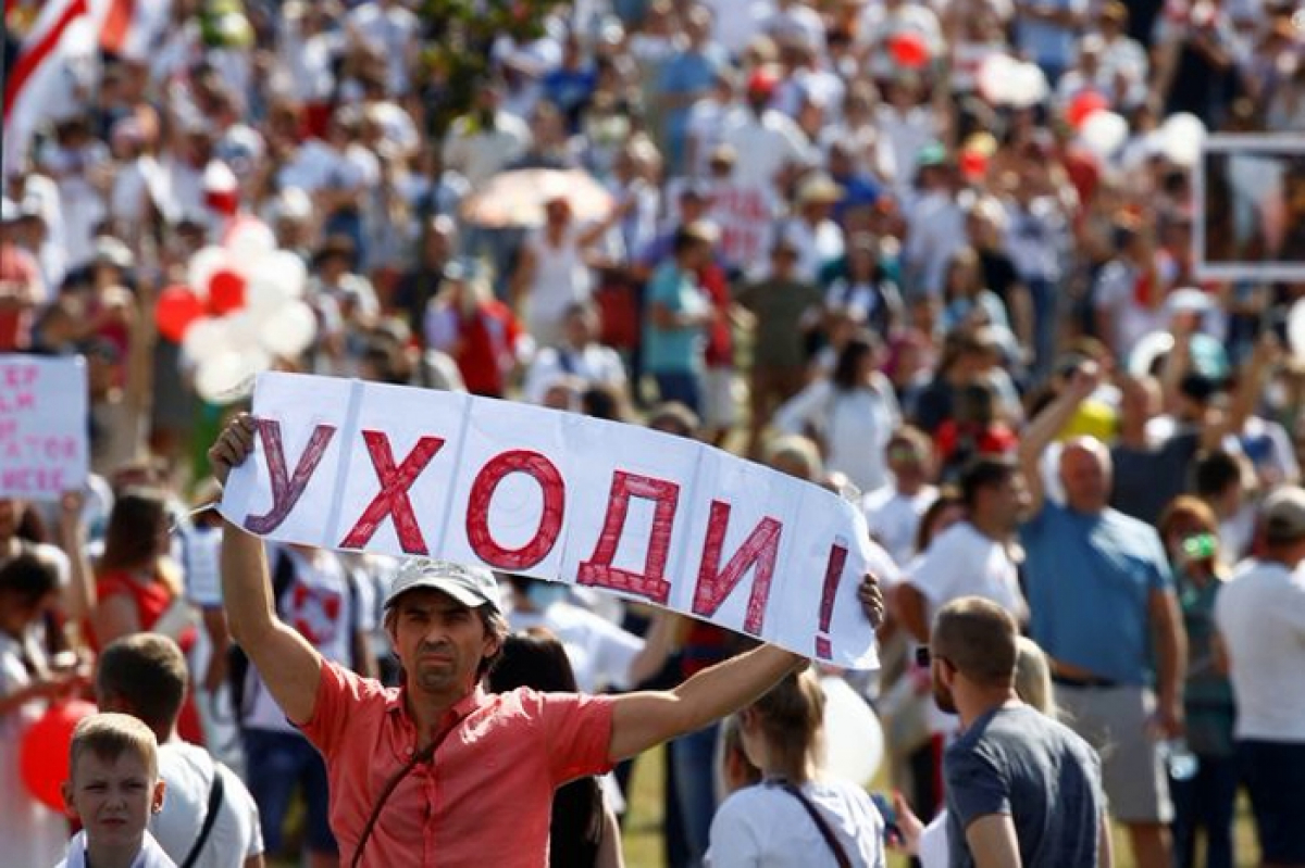 ​Минобороны Беларуси выступило с угрозой к протестующим перед маршем: "Категорически предупреждаем"