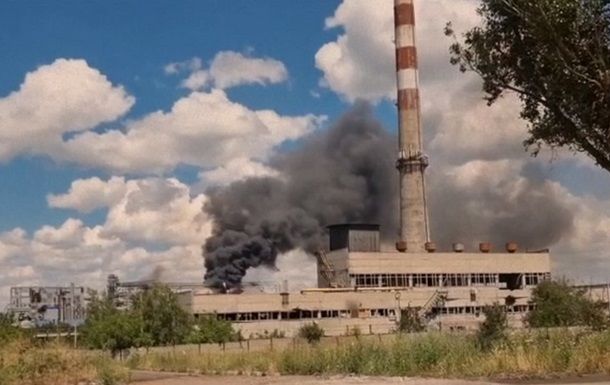"Пусть лучше сгорит, чем достанется оккупантам", – в Мариуполе горит завод