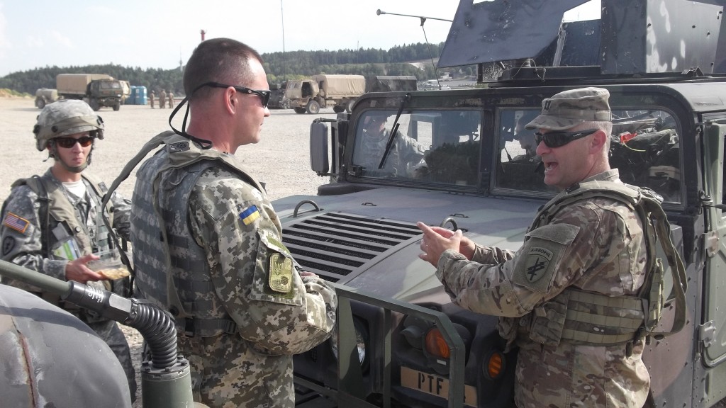 Украинские военные учились проводить мероприятий по стабилизации ситуации в зоне конфликта в ходе учений НАТО "Объединенная Решительность"