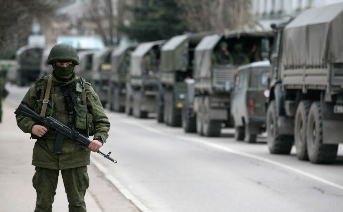 У Зеленского назвали причины переброски войск РФ в Крым: "Местные жители им не нужны"