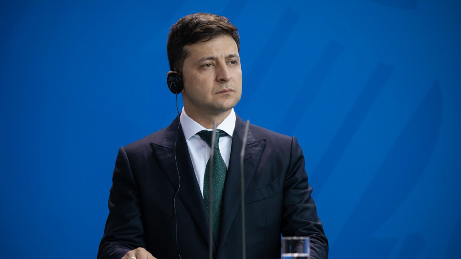 Зеленский взял на переговоры с Путиным в Париж неожиданного человека: названа громкая фамилия