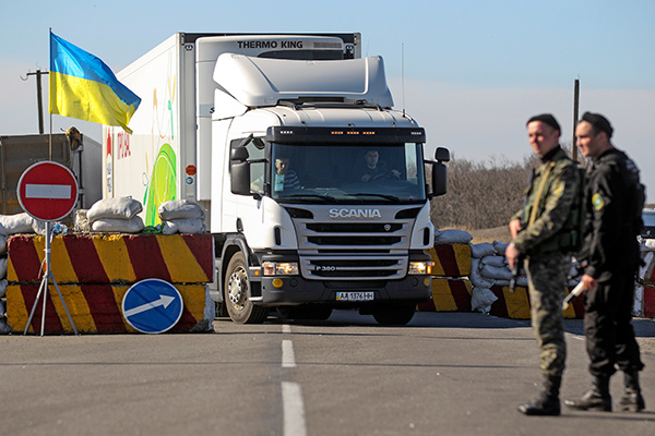 Джемилев требует энергетической блокады для Крыма, ДНР и ЛНР