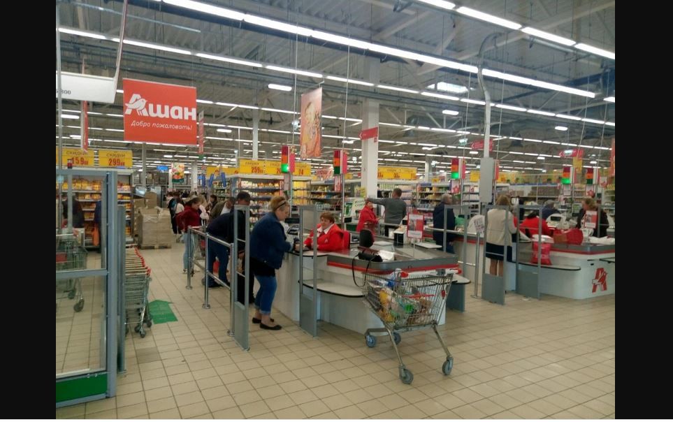 ​Крымчане штурмуют супермаркеты: с полок сметают все, делая запасы