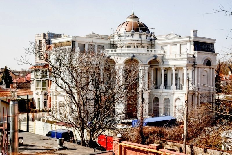 В Одессе депутат строит дубликат оперного театра для проживания