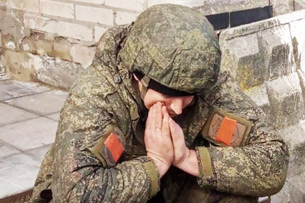 ​"Сиди и молись, вчера 49 человек привезли "200-х"", – разведка перехватила разговор военного РФ с женой