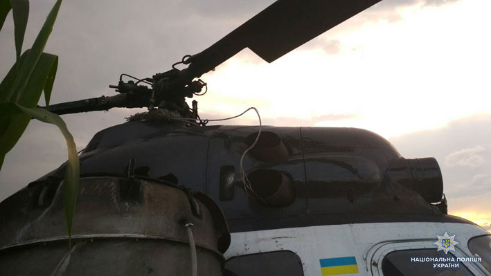 Пьяный пилот посадил вертолет на кукурузном поле и оставил без света пять сел в Черниговской области — кадры