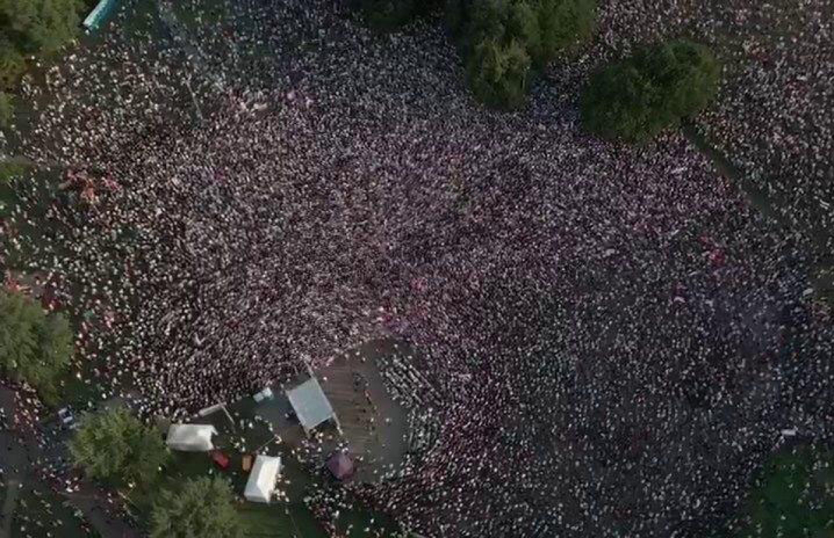 Многотысячный митинг в Минске в поддержку Тихановской: много силовиков, внезапно пропала мобильная связь