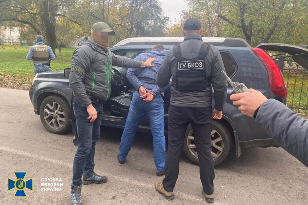 ​СБУ показала "жесткий" арест чиновника - в наручниках оказался глава Черниговской РГА Журман