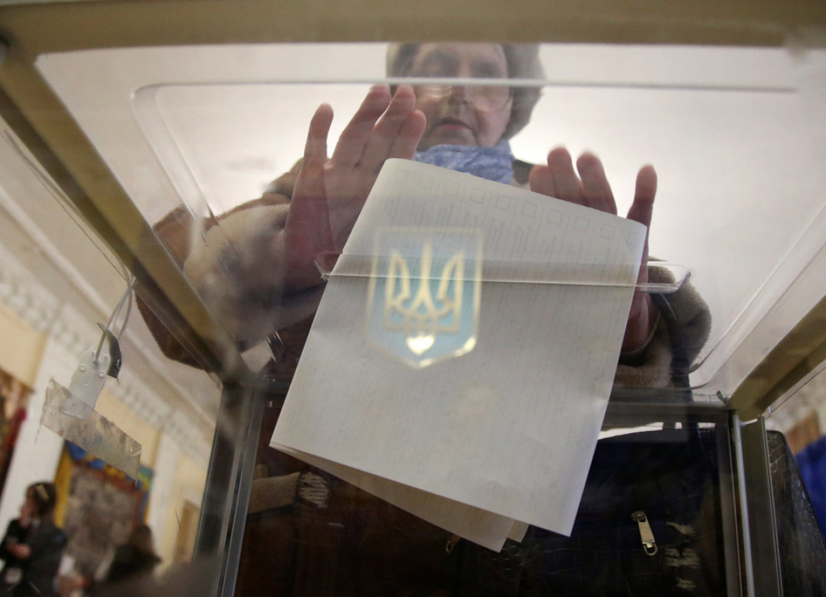 "Евросолидарность" обогнала "ОПЗЖ": появился новый рейтинг партий в Украине