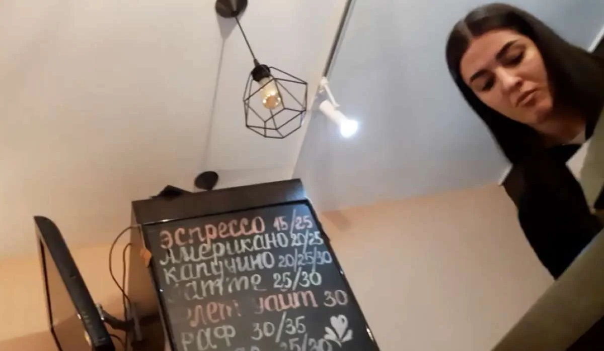 Языковой скандал в Днепре: работница кафе считает город "русским" и нарушает закон о языке