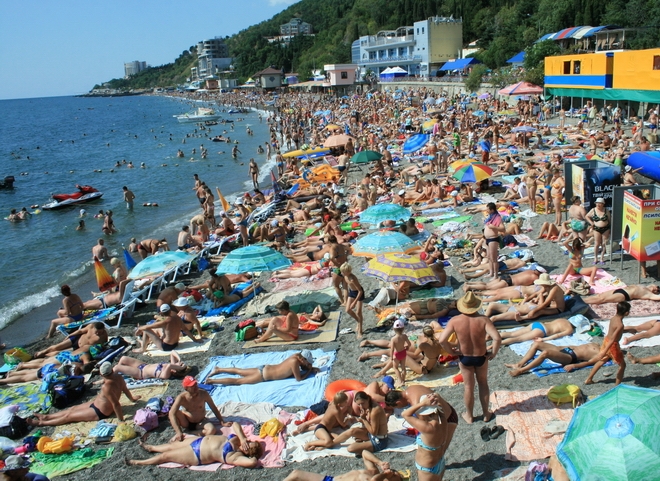 Россия надеется спасти туризм в аннексированном Крыму за счет мусульман 