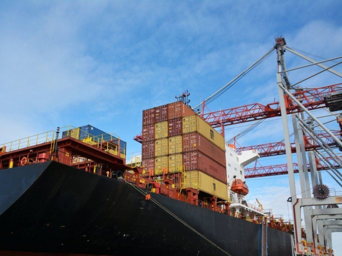 Минус 10 млрд долларов: НБУ бьет тревогу из-за дефицита внешней торговли