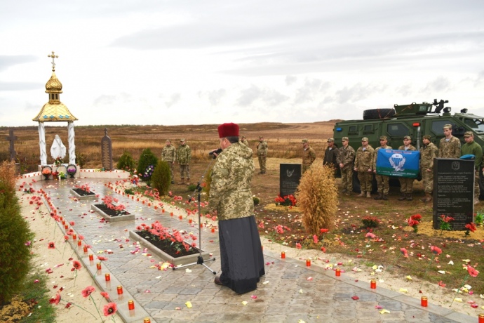 Около Славянска возвели памятник украинцам-героям: на горе Карачун в честь кровавых событий 2014 года поставили мемориальную плиту