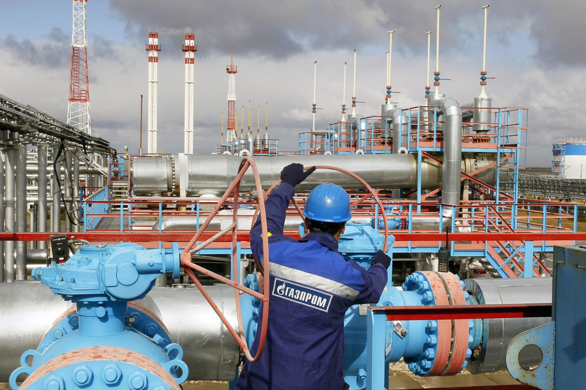 ​Нефть и газ есть, но денег нет: эксперты о том, как санкции наносят вред РФ