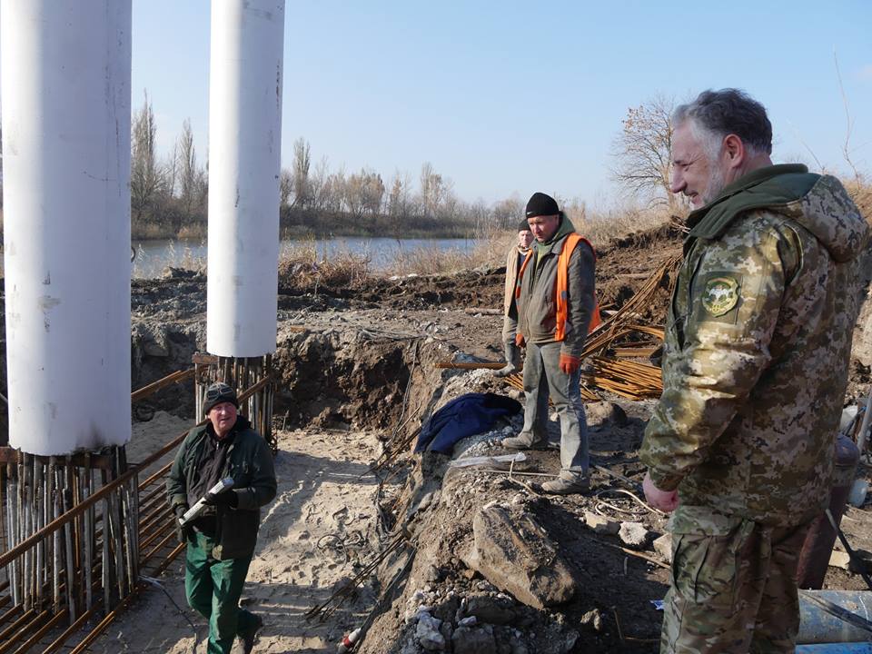 Снова объезжал объекты в области, восстановление которых финансируется из государственного и областного бюджетов. В декабре будем сдавать мосты в эксплуатацию – Жебривский