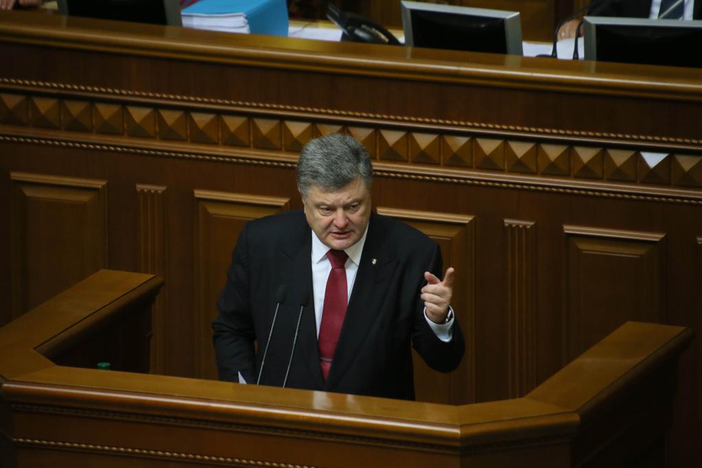 Военное положение в Украине: Порошенко решил изменить свой указ – подробности