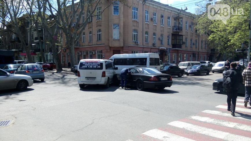  В самом ‘сердце’ Одессы дорожно-транспортное происшествие создало серьезную ‘пробку’ на дорогах города 