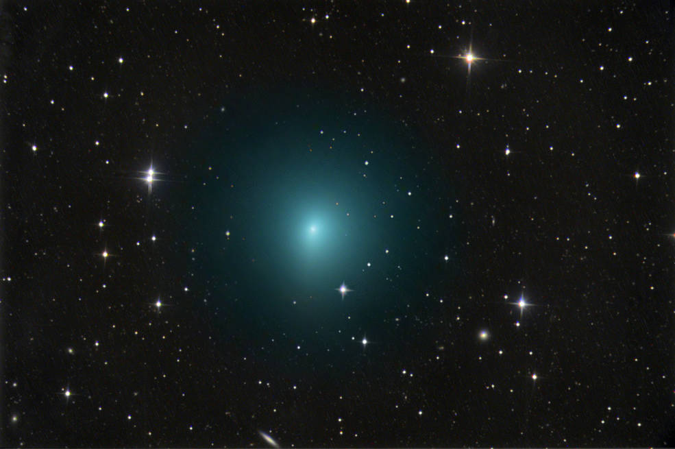 Необыкновенная комета 41Р/ Туттля-Джакобини-Кресака уже совсем рядом с Землей: жители могут насладиться уникальным явлением