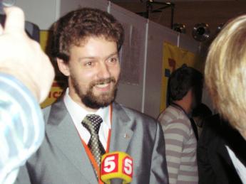 Учитель года России достойно ответил Медведеву на его предложения: "Дмитрий Анатольевич путает пресное со сладким. Учитель не должен сводить концы с концами и искать способ заработка на стороне"