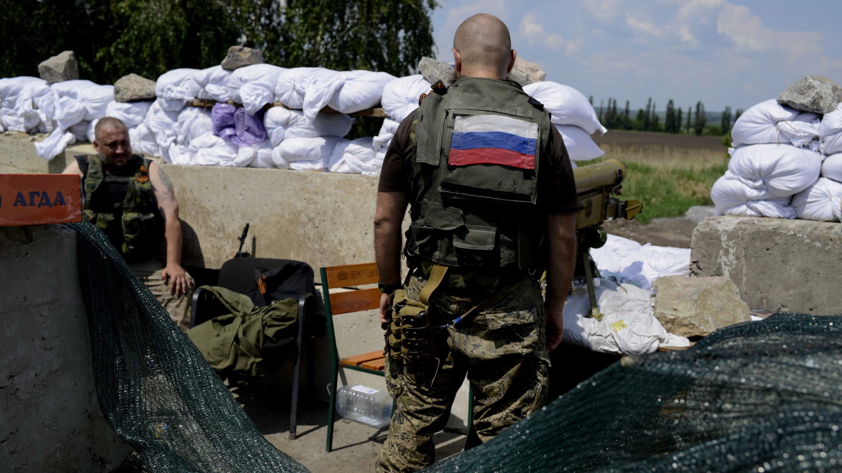 Боевики на Донбассе начали расстреливать бойцов, которые прибывают из России