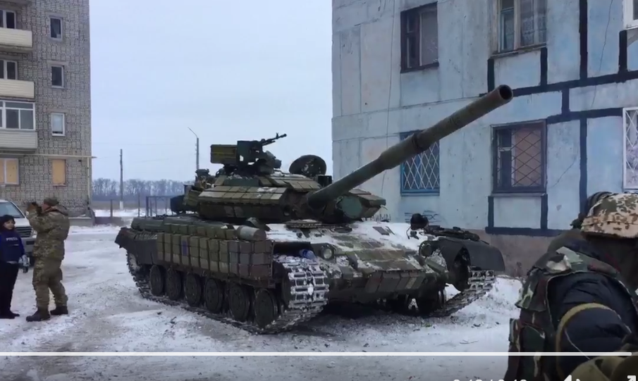 В Авдеевке неожиданно появились танки украинской армии: опубликовано видео. СМИ сообщают о тревожной обстановки в городе 