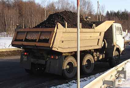 Под Волновахой задержали "КамАЗы" с 38 тоннами угля - Госпогранслужба