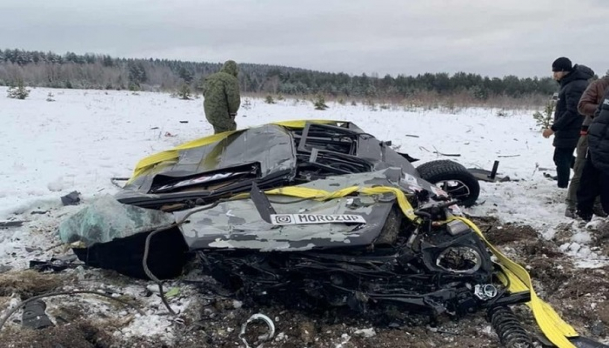 Молодой москвич сбросил дорогой автомобиль марки Mercedes-Benz G класса с вертолета - видео