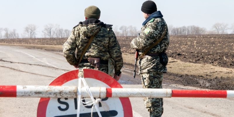 Харьковские пограничники задержали украинца, который хотел провезти 147 млн рублей в бензобаке