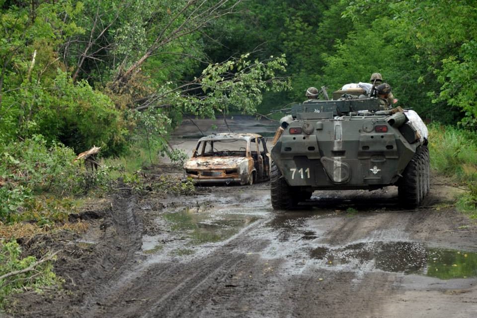Спасательная разведмиссия на Донбассе подорвалась на фугасе: погибли 6 военных