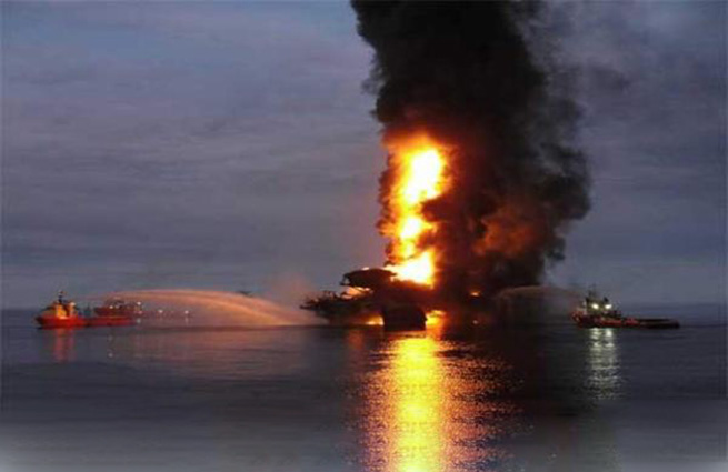 В Мексике взорвалась нефтяная платформа