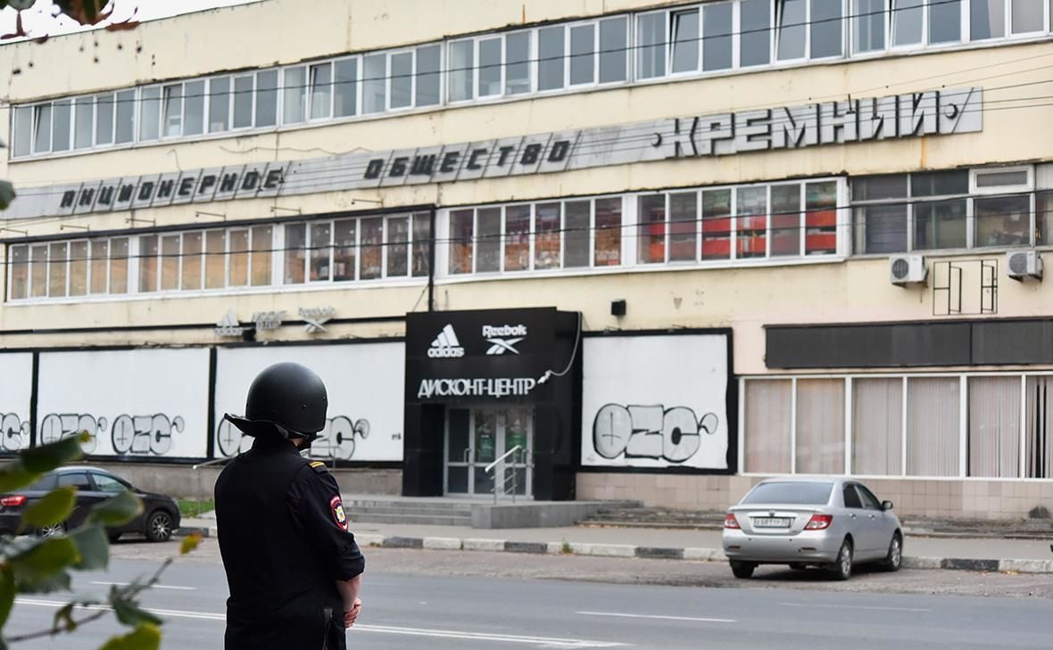 ​"Там что-то горит и что-то взрывается", – дроны атаковали стратегически важный завод в Брянске, появились кадры