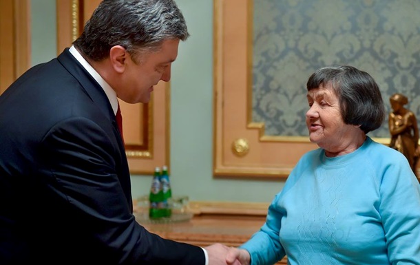 Президент Украины принял мать Надежды Савченко