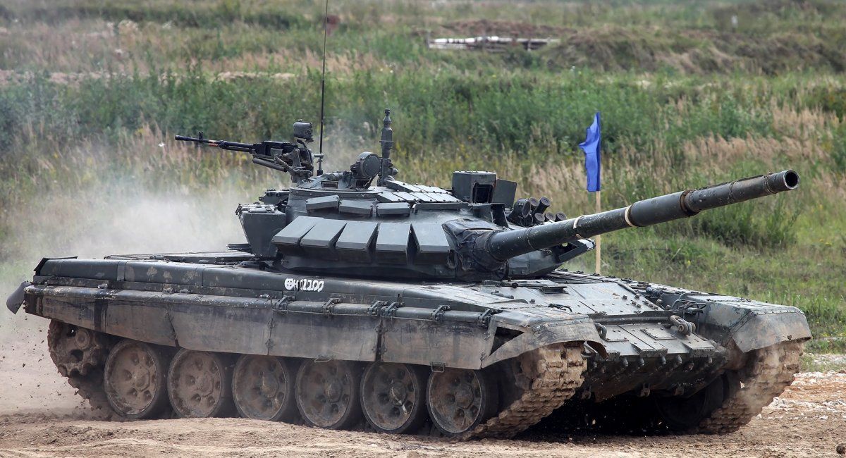 ВСУ остановили российский танк "Т-72Б3", после чего добили его с дистанции: эффектное видео